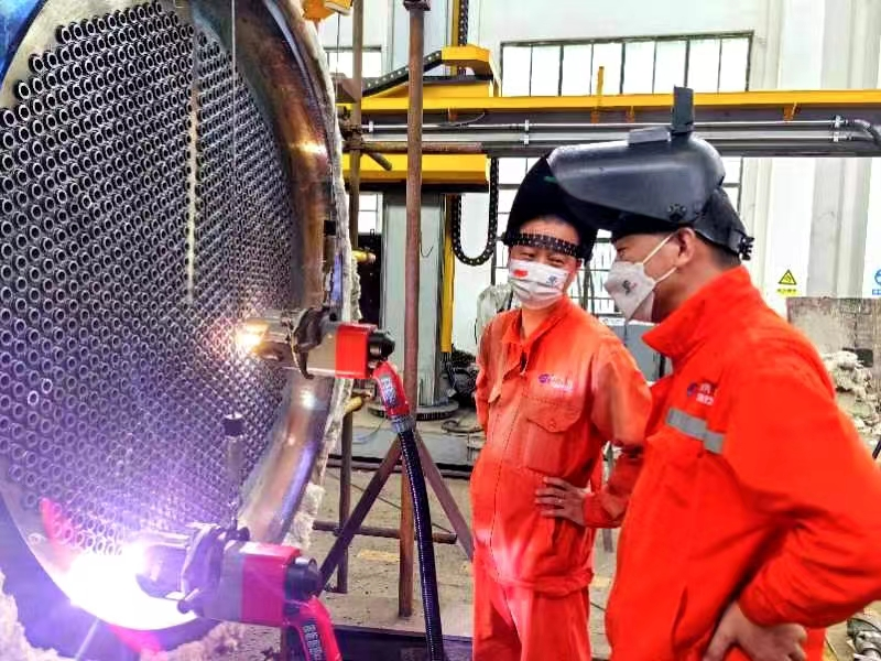 立足實(shí)體拼創(chuàng)新 鐵馬踏破鑄夢(mèng)來(lái)---瀘天化弘旭公司制造的國(guó)內(nèi)第二臺(tái)全國(guó)產(chǎn)特種高壓設(shè)備交付使用(圖5) 立足實(shí)體拼創(chuàng)新 鐵馬踏破鑄夢(mèng)來(lái)---瀘天化弘旭公司制造的國(guó)內(nèi)第二臺(tái)全國(guó)產(chǎn)特種高壓設(shè)備交付使用(圖5)