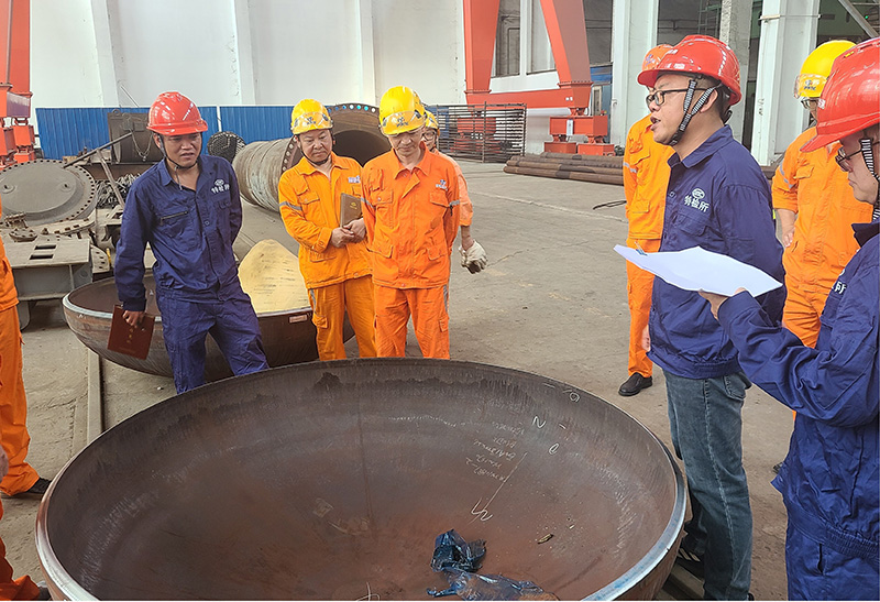 瀘州市市場檢驗(yàn)檢測中心專家對弘旭公司開展巡診檢查(圖2) 瀘州市市場檢驗(yàn)檢測中心專家對弘旭公司開展巡診檢查(圖2)