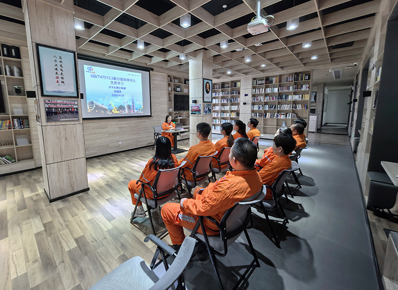 精正公司開展無損檢測(cè)技術(shù)新標(biāo)準(zhǔn)宣貫會(huì)(圖1) 精正公司開展無損檢測(cè)技術(shù)新標(biāo)準(zhǔn)宣貫會(huì)(圖1)