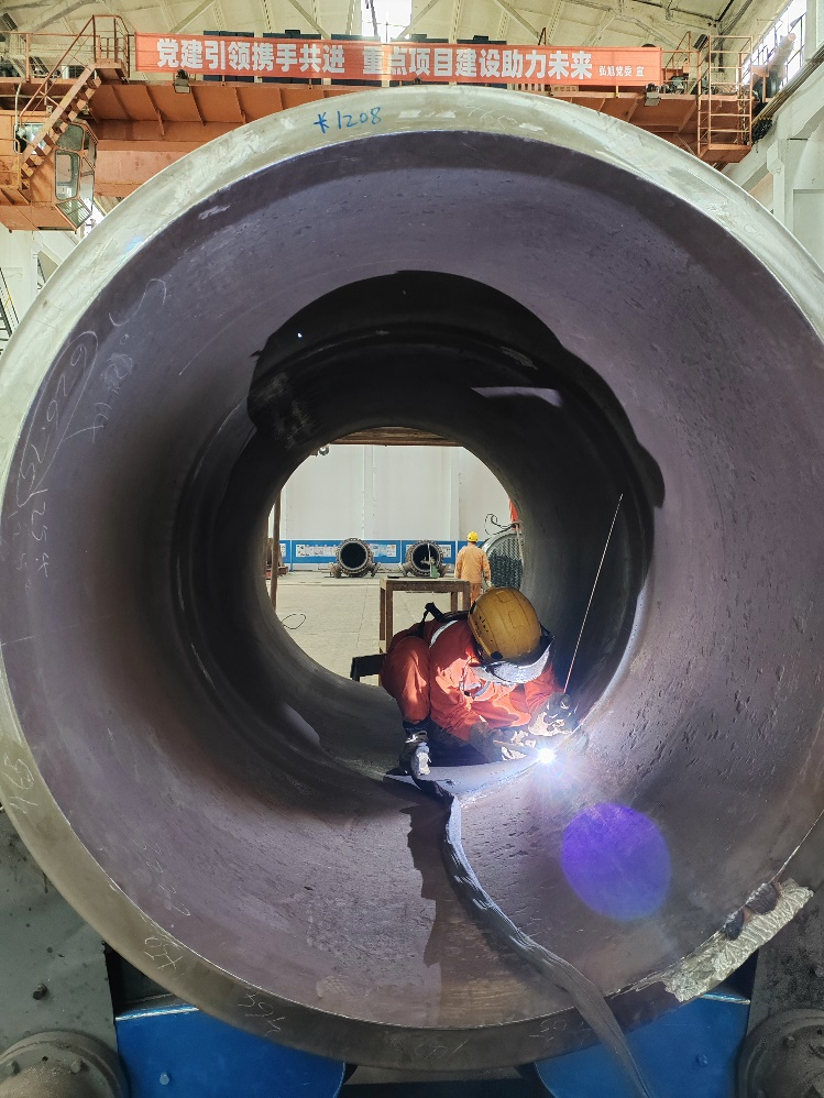 瀘天化弘旭公司制造的國內(nèi)第二臺全國產(chǎn)特種高壓設(shè)備交付使用(圖4) 瀘天化弘旭公司制造的國內(nèi)第二臺全國產(chǎn)特種高壓設(shè)備交付使用(圖4)