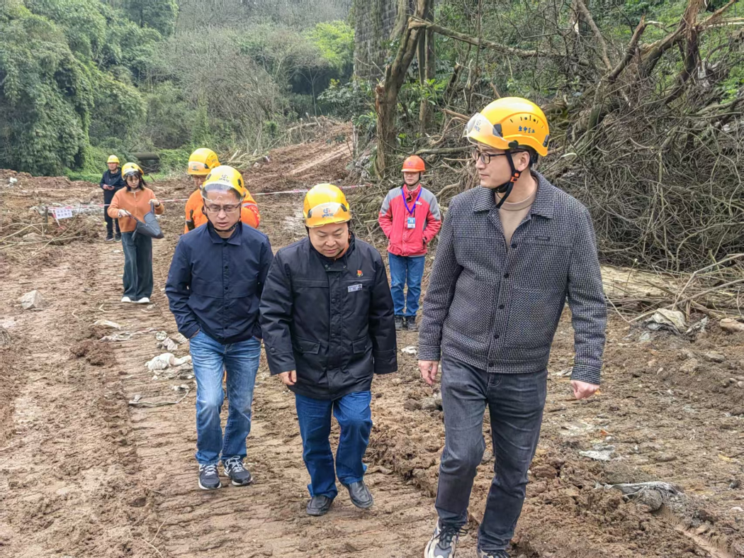 ?瀘天化集團(tuán)安全生產(chǎn)專項(xiàng)督導(dǎo)組赴弘旭公司開展實(shí)地檢查(圖4)