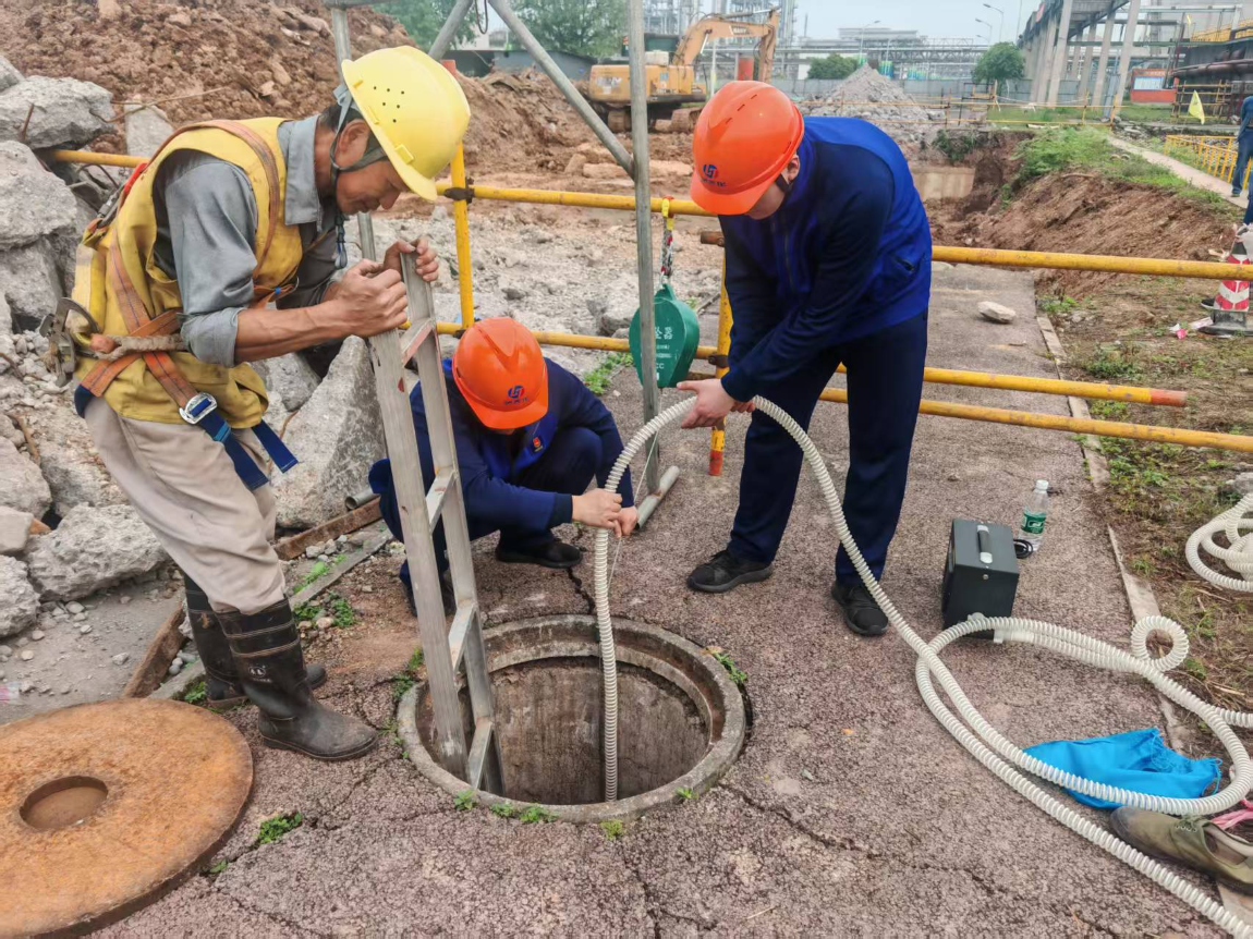 化工園區(qū)西區(qū)污水提升項(xiàng)目 有限空間作業(yè)順利完成(圖2) 化工園區(qū)西區(qū)污水提升項(xiàng)目 有限空間作業(yè)順利完成(圖2)