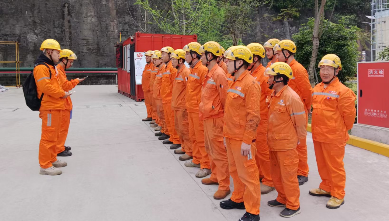 全力以赴搞建設(shè) 方圓之間顯擔(dān)當(dāng)(圖1) 全力以赴搞建設(shè) 方圓之間顯擔(dān)當(dāng)(圖1)