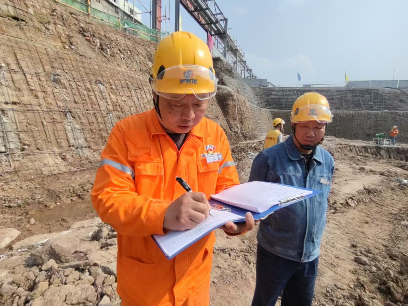 全力以赴搞建設(shè) 方圓之間顯擔(dān)當(dāng)(圖4) 全力以赴搞建設(shè) 方圓之間顯擔(dān)當(dāng)(圖4)