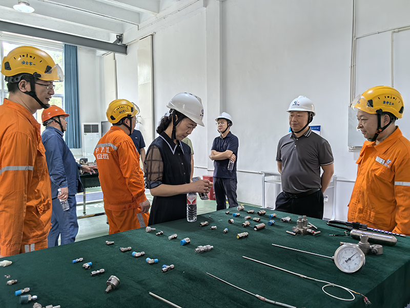 瀘天化集團公司外部董事赴弘旭公司調(diào)研指導(dǎo)工作(圖5) 瀘天化集團公司外部董事赴弘旭公司調(diào)研指導(dǎo)工作(圖5)