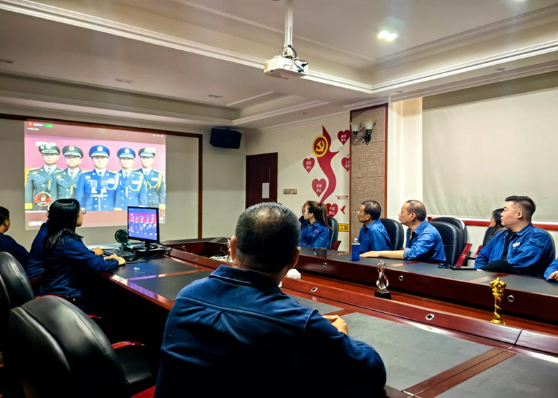  弘旭公司組織觀看九三閱兵式，激發(fā)愛(ài)國(guó)熱情(圖3)