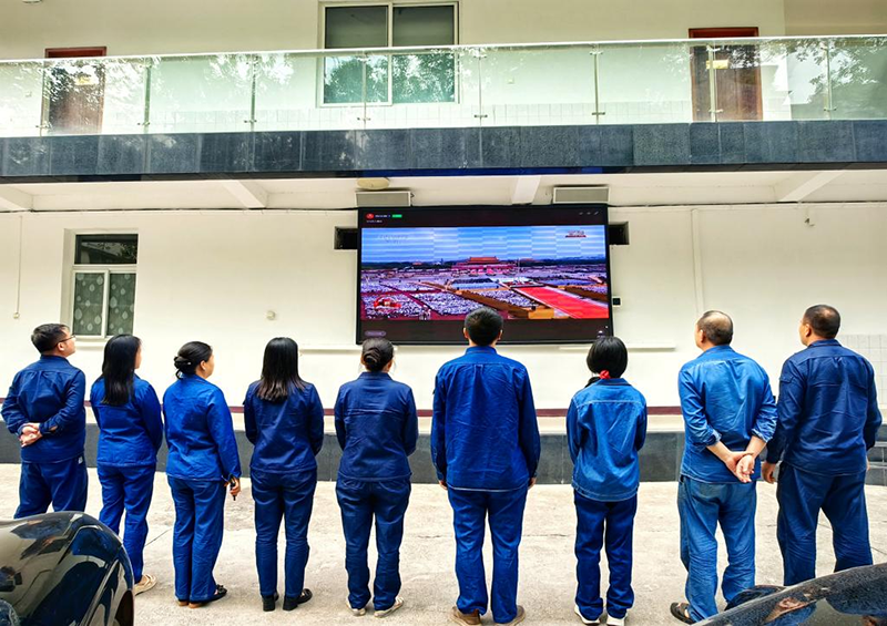  弘旭公司組織觀看九三閱兵式，激發(fā)愛(ài)國(guó)熱情(圖2)