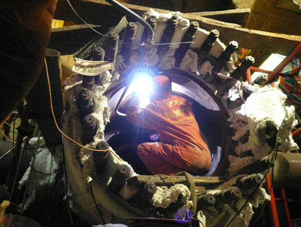 建峰化工股份有限公司100E43管箱上接管焊縫技術(shù)改造項(xiàng)目(圖1) 建峰化工股份有限公司100E43管箱上接管焊縫技術(shù)改造項(xiàng)目(圖1)