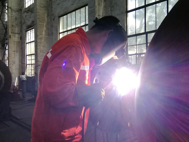 在弧光中踐行的璀璨初心--弘旭公司焊接高級(jí)技師蔣興勇(圖1) 在弧光中踐行的璀璨初心--弘旭公司焊接高級(jí)技師蔣興勇(圖1)