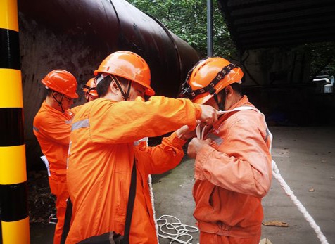 弘旭公司進行受限空間現(xiàn)場應(yīng)急處置演練