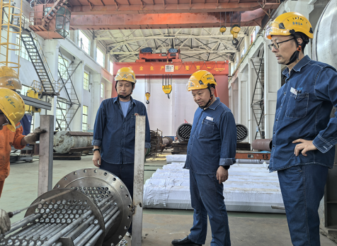 弘旭公司總經(jīng)理劉小東帶隊(duì)督導(dǎo)設(shè)備制造安全生產(chǎn)專(zhuān)項(xiàng)檢查